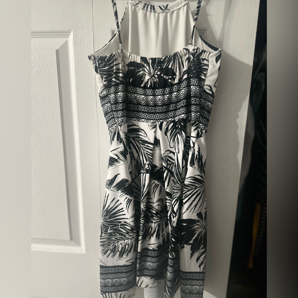 Short black and white dress